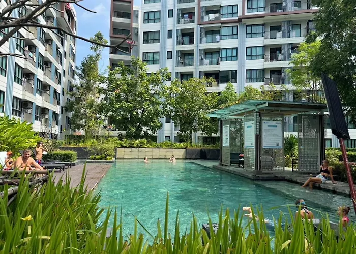 Centrio Condominiums Top Floor With Pool And Garden View